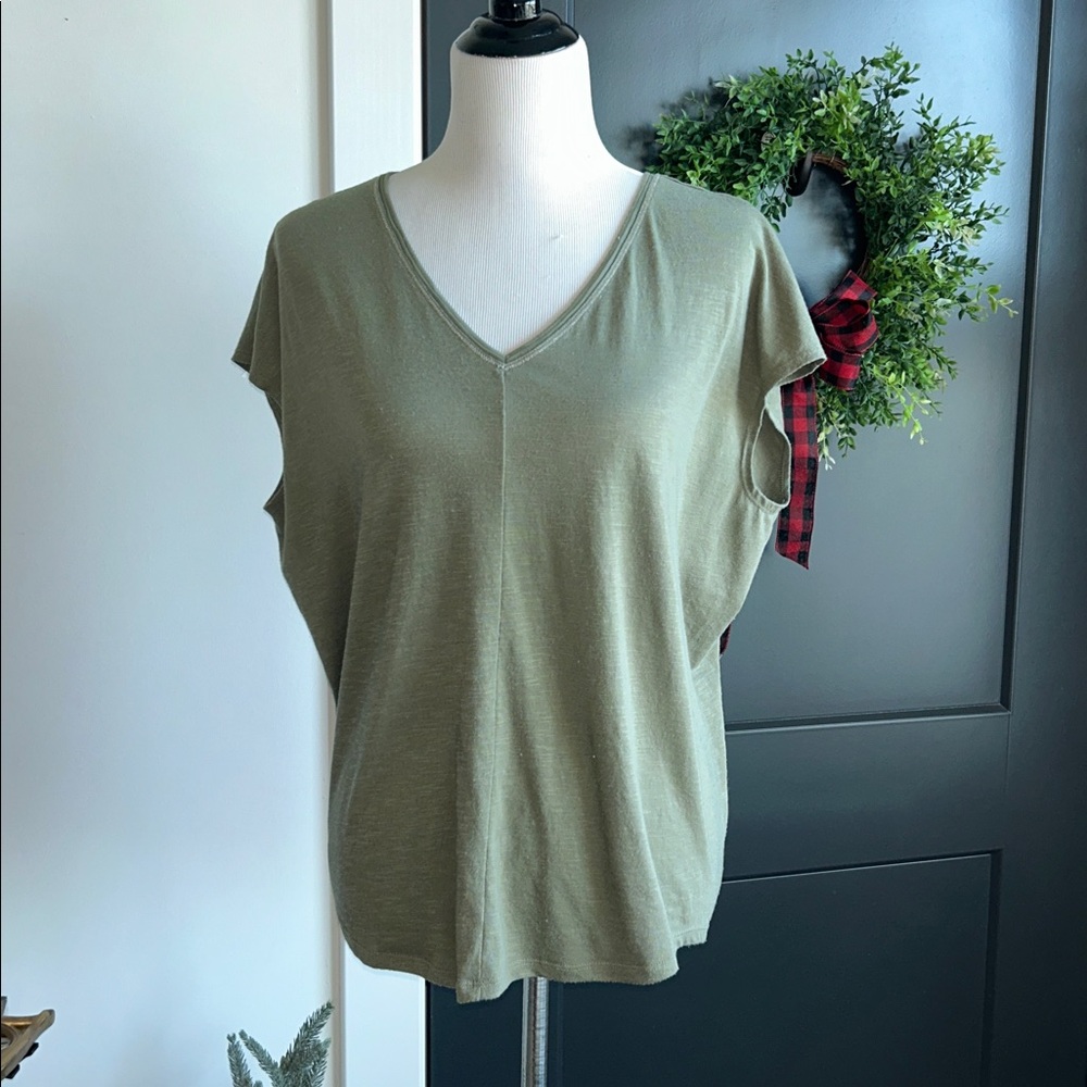 White House black Market M Olive Green rayon polyester Top